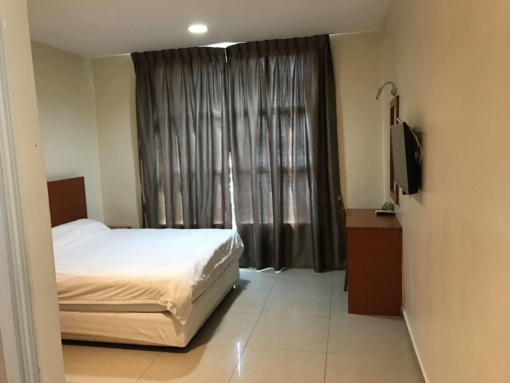 Aeton Hotel Nilai Bagian luar foto