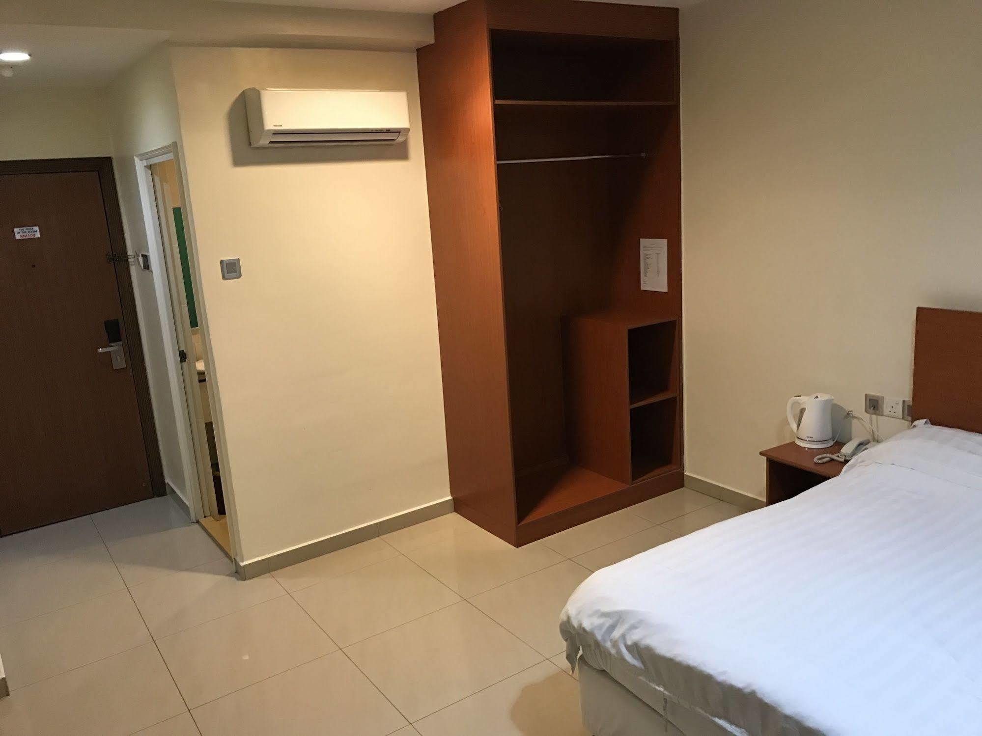 Aeton Hotel Nilai Bagian luar foto