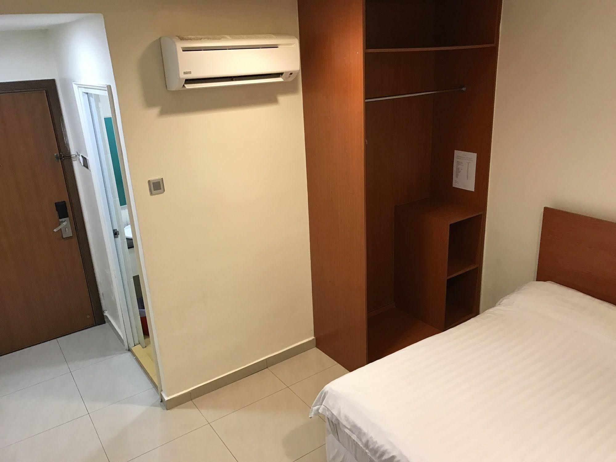 Aeton Hotel Nilai Bagian luar foto