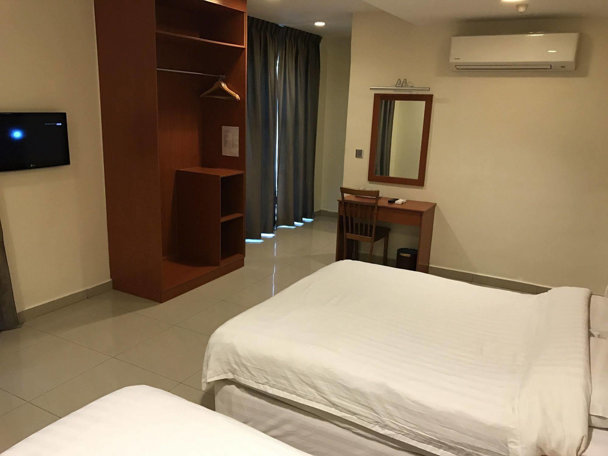 Aeton Hotel Nilai Bagian luar foto