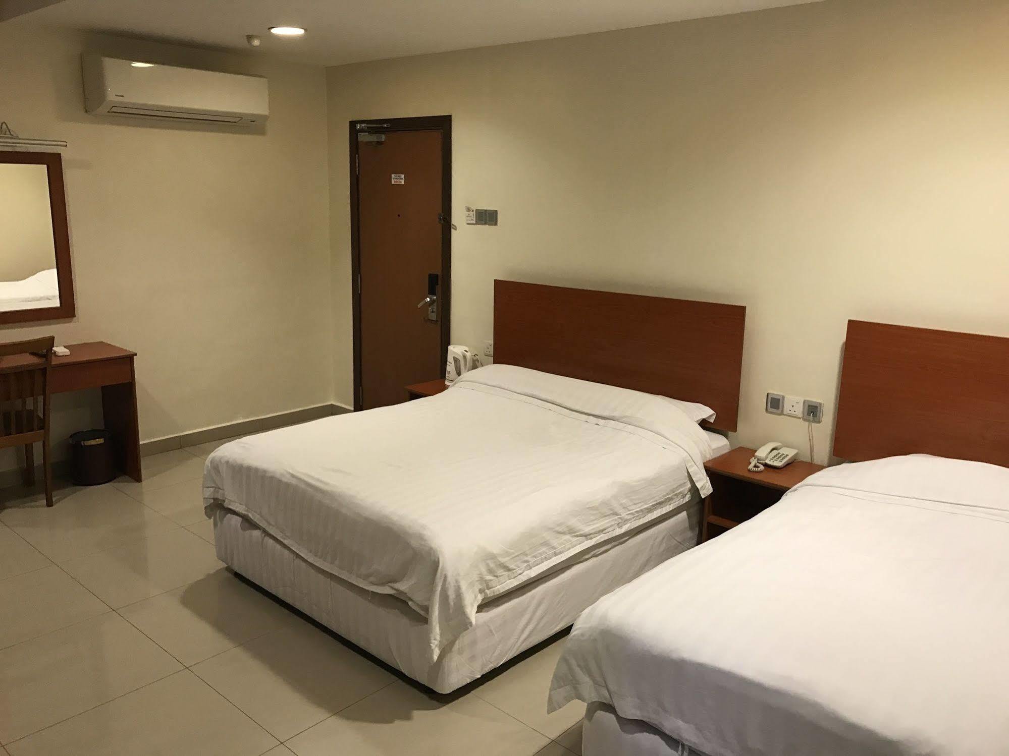Aeton Hotel Nilai Bagian luar foto
