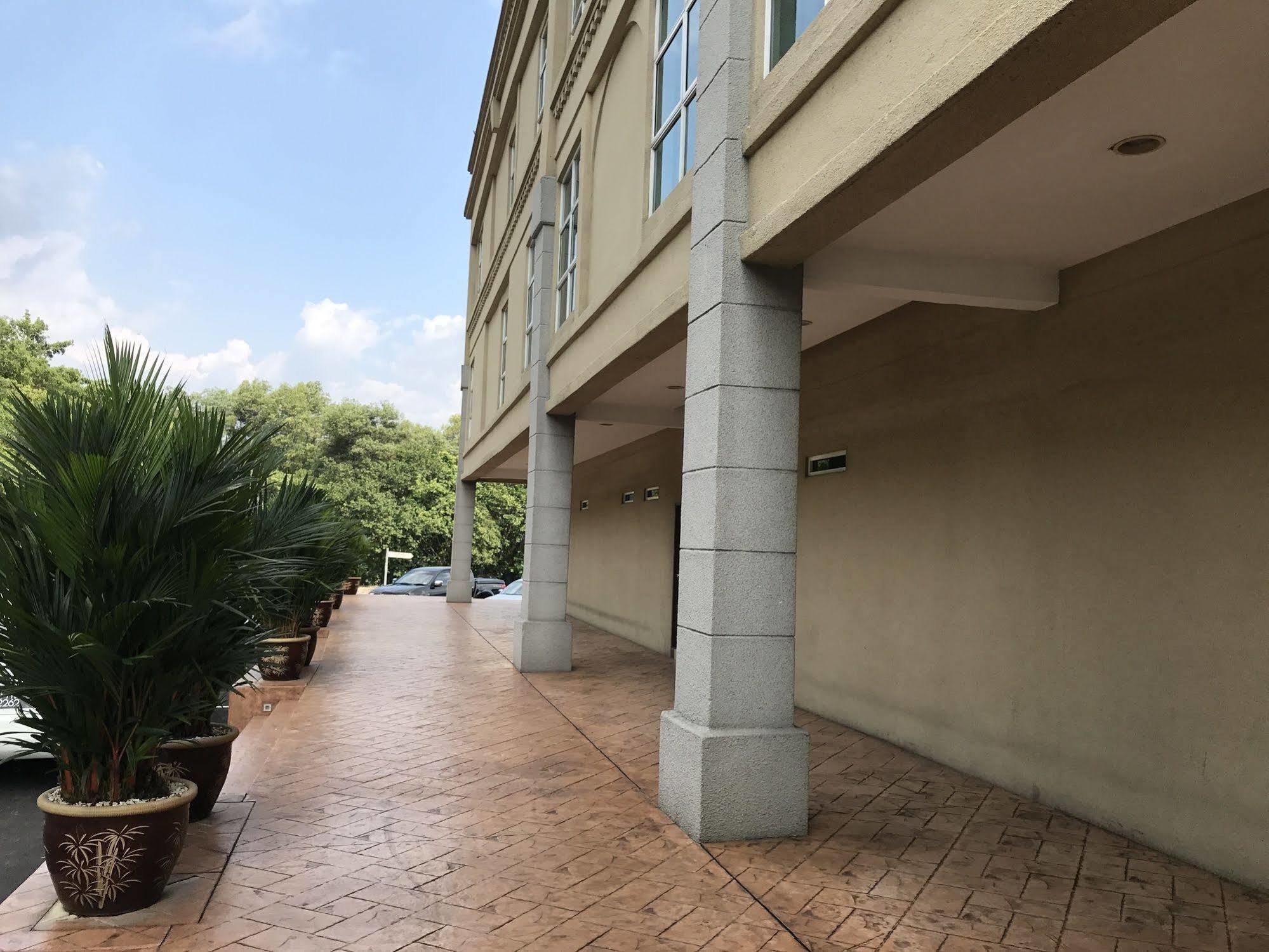 Aeton Hotel Nilai Bagian luar foto